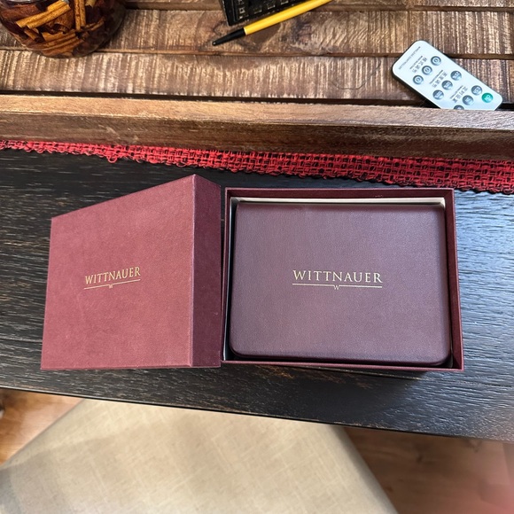 New Woman’s WITTNAUER WARWICK W/ DIAMONDS Watch/case,owners guide,new battery - Picture 5 of 7